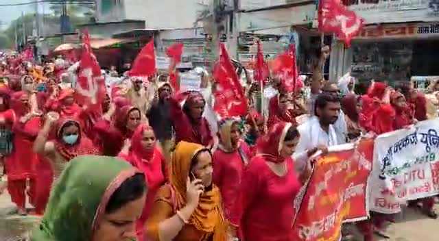 #दादरी
नये लेबर कोड और कृषि कानूनों के खिलाफ दादरी में देशव्यापी आह्वान पर जोरदार प्रदर्शन।