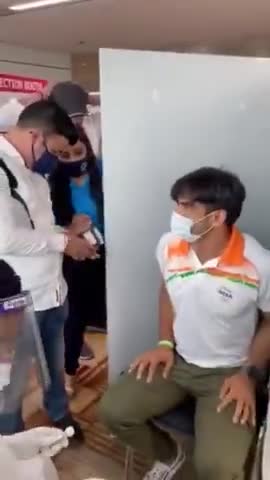 #Tokyo2020 में गोल्ड मेडल जीतकर दिल्ली एयरपोर्ट पहुंचने पर #NeerajChopra का आरटी-पीसीआर टेस्ट किया गया।
S. D News 24