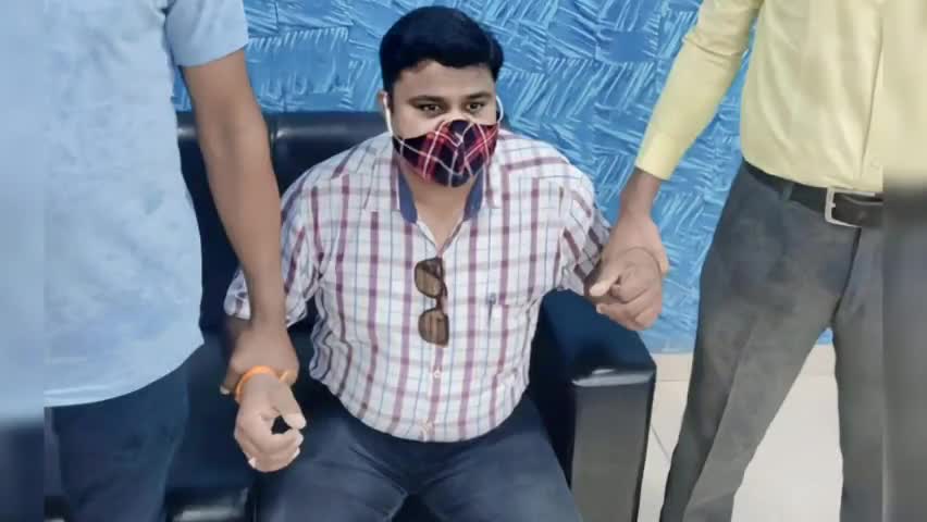 उज्जैन लोकायुक्त के हत्थे चढ़ा सहायक निरीक्षक रिश्वत लेते रंगे हाथों गिरफ्तार
#ujjain #ujjainnews #ujjaini #ujjainwale