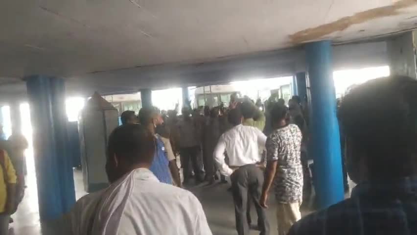 रेवाड़ी: रेवाड़ी बस स्टैंड पर रोडवेज क्रमचारीयो ने किया परदृशन
#rewari #satyahindi #satishkhola
#roadways #haryana