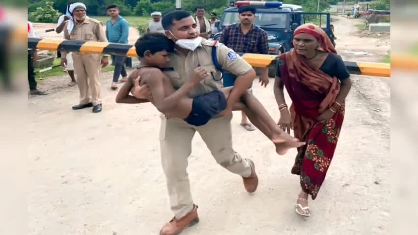 डैम मे डूब रहे बच्चे के लिए देवदूत बनी पुलिस,डॉक्टर बोले!5 मिनट और देर हो जाती तो जान चली जाती
#datia #datiapolice #bjp