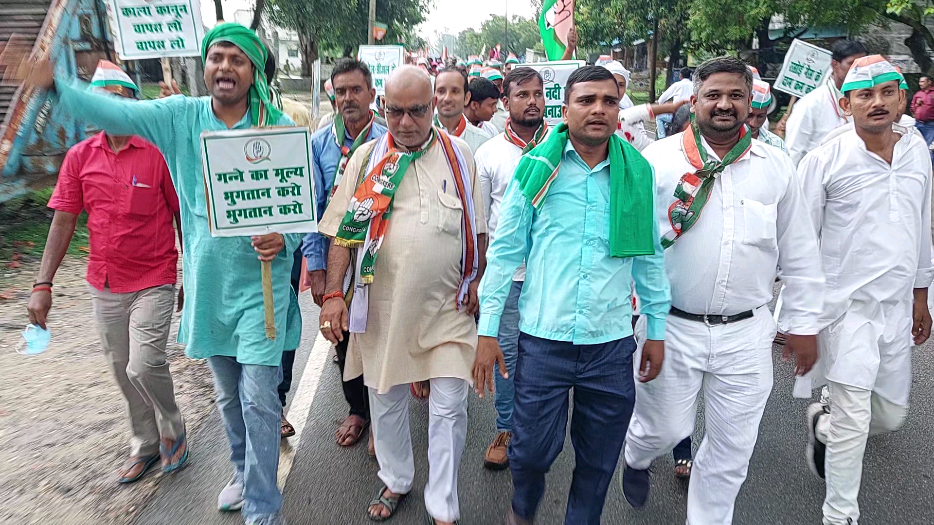 तब लड़े से गोरों से ,
अब लड़ेंगे चोरों से ।

#भाजपा_गद्दी_छोड़ो 
#अगस्त_क्रांति