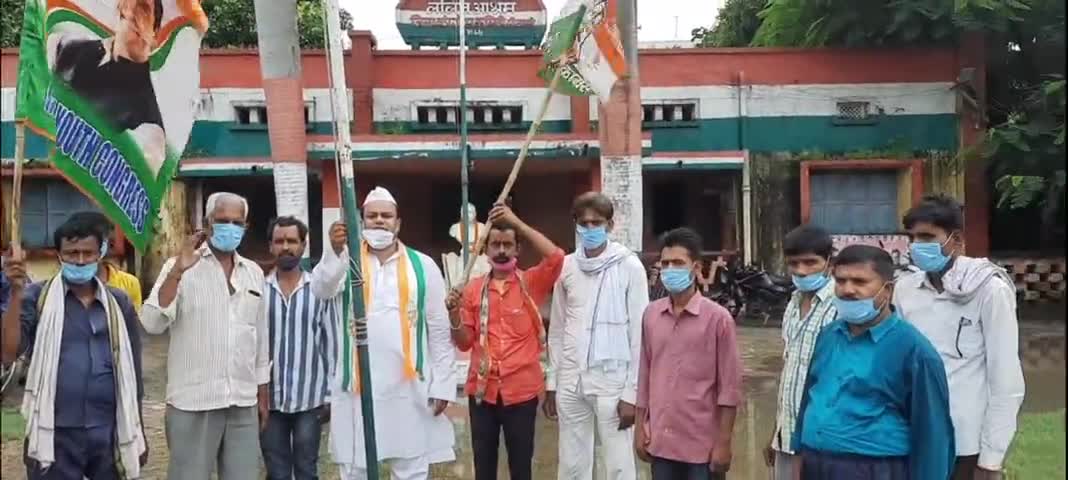 #IYCFoundationDay के मौके पर #सीतामढ़ी जिला यूथ कांग्रेस द्वारा ध्वजारोहण किया गया।