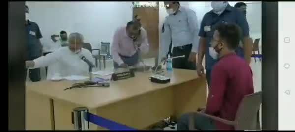 #स्वर्ण_विरोधी चेहरा हुआ #बेनकाब जनता दरबार में एक युवक द्वारा लगाया गया #आरोप_मुझे_EWS का नहीं मिल रहा है लाभ ..?