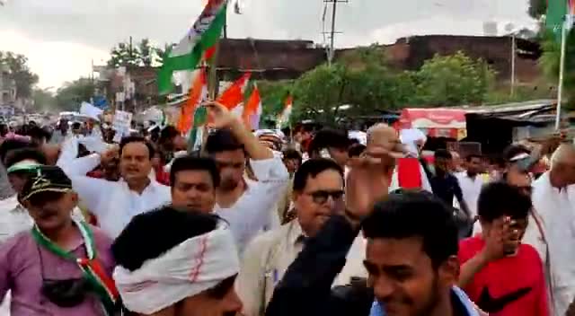 आज #अगस्त_क्रांति दिवस पर बेतहाशा बढ़ती हुई  #महंगाई के विरोध में केंद्र और राज्य सरकार के खिलाफ़ ज़ोरदार प्रदर्शन करते हुए