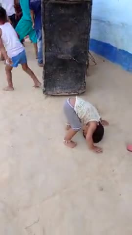 #samaj mein Bhojpuri gana se Kitna samaj dushit ho rahi hai is dance se pata chalta hai ki log Kitna interest le raha#