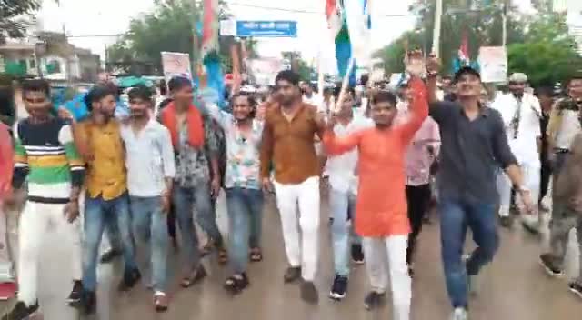 गरौठा विधानसभा के नगर गुरसराय में #भाजपा_गद्दी_छोड़ो यात्रा के तहत #nsui_india के साथियों संग रहना हुआ।
#225Garautha