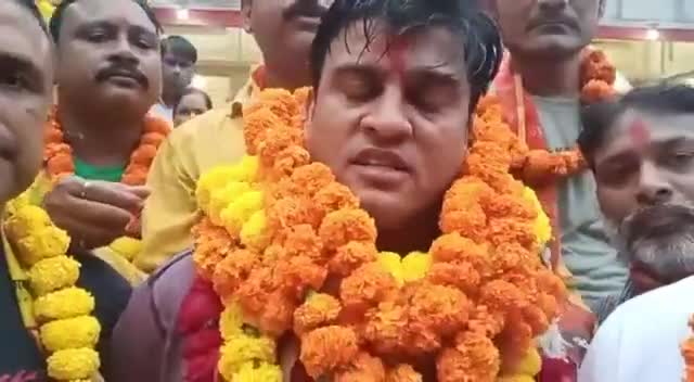 विधायक #इरफान_सोलंकी जी ने
#कानपुर_पी_रोड स्थित
#बनखंडेश्वर_मंदिर में सुंदरीकरण के लिए #50लाख रु से सुंदरीकरण कराया!