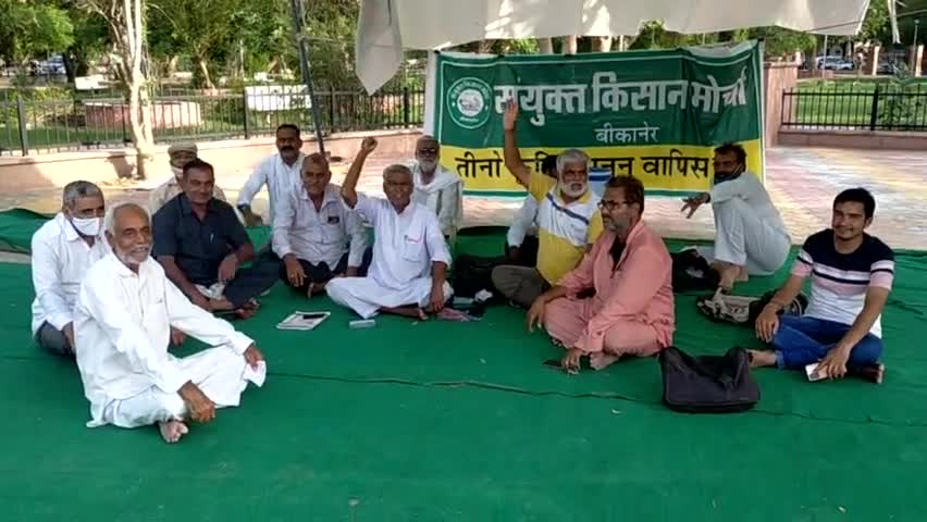 #बीकानेर जिला कलेक्ट्रेट के सामने चल रहे अनिश्चितकालीन धरने में पहुंचकर किसान साथियों का हौसला बढ़ाया #MLASdgh #Farmers
