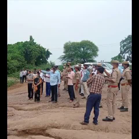 फतेहपुर: किशनपुर में बाढ़ क्षेत्र का निरीक्षण करते हुए #जिलाअधिकारी #फतेहपुर #किशनपुर #खागा #यमुना #विजयपुर #फतेहपुर_डीएम #DM #dm