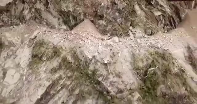 किन्नॏर मे हुऐ भुस्खलन का Drone view 

#himachalnews #landslide #news #kinnaur