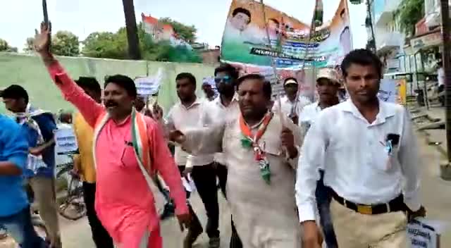 कप्तानगंज,यूपी में बढ़ती महंगाई,बेरोजगारी,महिला अपराध भ्रष्टाचार के खिलाफ अगस्त क्रांति दिवस पर #भाजपा_गद्दी_छोड़ो मार्च
