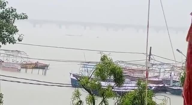 प्रयागराज: प्रयागराज में बढ़ता जा रहा है गंगा का जल स्तर #प्रयाग #इलाहाबाद #up #संगम #उत्तरप्रदेश