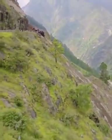 किन्नॏर में भारी भुस्खलन 
HRTC Bus व Tipper  के दबे होने की आशंका 

#himachalnews