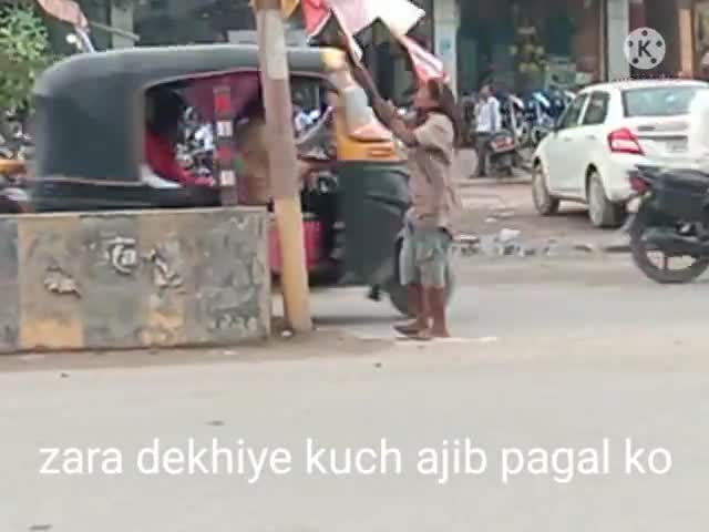 #mughalsarai#altafm#pagal#altafrajamm#accident#mukeshrawat.bjum.jara dekhiye in mohtarma ko accident ke liye taiyar hai