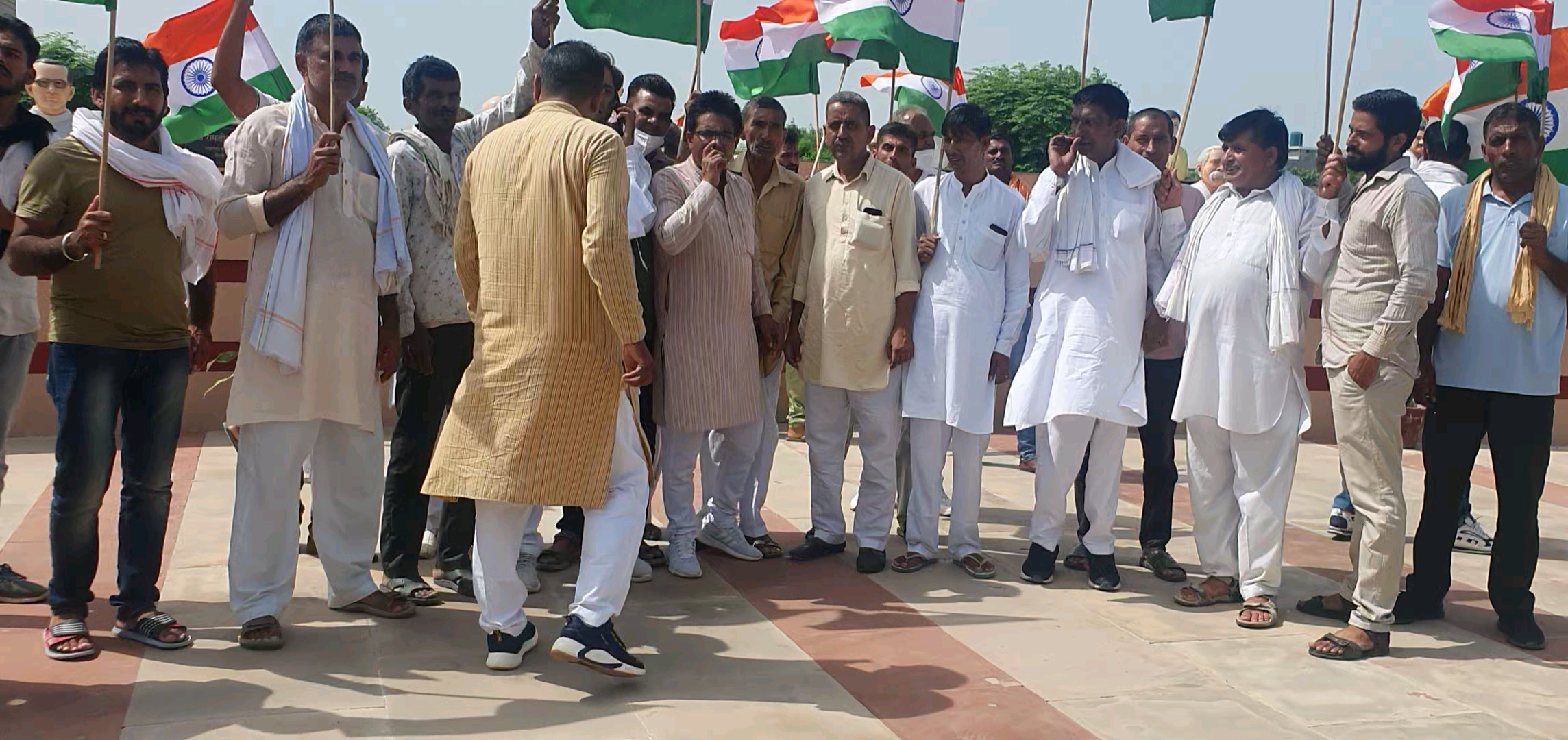 #शहीद_सम्मान_तिरंगा_यात्रा
धन्यवाद किसान मोर्चा हिसार