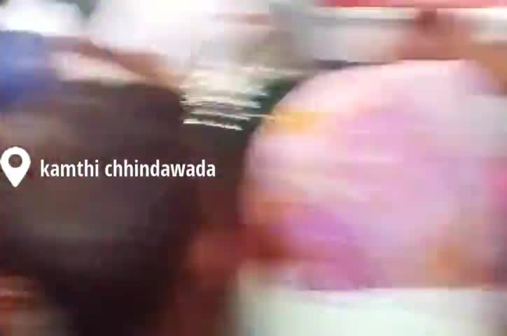 ये ग्राम पंचायत कामठी मे टीकाकरण किया जिसमें लोग 3 बजे रात से आए ग्रामवासियों ने भगदड मचा दी #corana #socialdistencing
