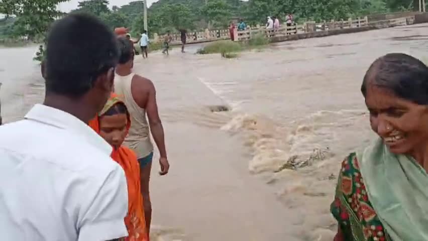 अथमलगोला: रामनगर दियारा में गंगा नदी में जलस्तर बढ़ने से कई घर बेघर हो गया#अथमलगोला #प्रखंड #रामनगर #दियारा #flood #gangariver@