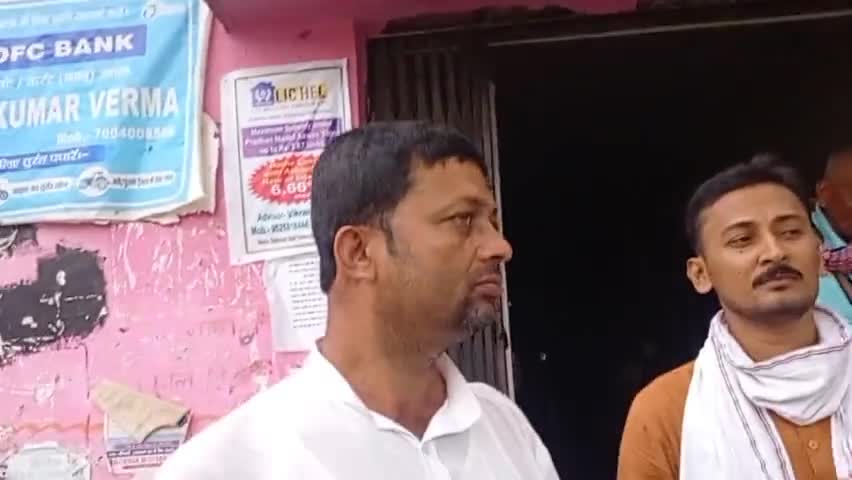 बंजरिया: बंजरिया अंचल मे #बाढ आये एक महीने से ज्यादा दिन हो गये,घोषणा के बाद भी नही मिला कोई सरकारी मदद,सभी दलो मेे #आक्रोश