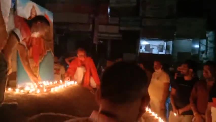 #हल्द्वानी _:  #अखंड_भारत_दिवस के रूप में आज जेल रोड चौराहा हल्द्वानी में RSS वह विहिप द्वारा दीप प्रज्वलित किया गया ।