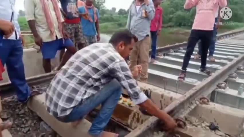 #परसा पुल   रघुवंश नगर तक आई मालगाड़ी गिट्टी गिराने 😱 https://youtu.be/mWJTQTfGY4o