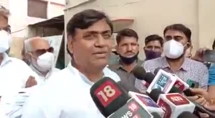 अलवर: #राजस्थान कांग्रेस के प्रदेशाध्यक्ष #गोविंद_सिंह_डोटासरा ने मीडिया से बातचीत के दौरान केंद्र सरकार को जमकर कोसा@