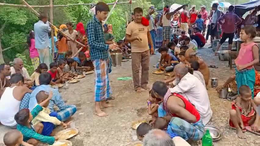 #बाढ़_पीड़ितों के लिए #लगातार_दूसरे दिन भी सेवा जारी है
#मिशन_कोई भूखा ना रहे अभियान
#बाढ़_पीड़ीत