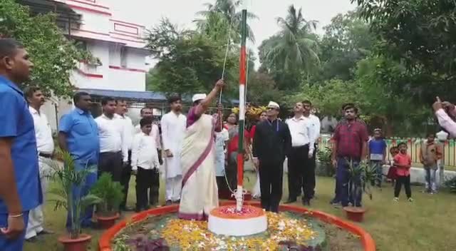 अपने सरकारी आवास पर झंडोतोलन किया #independenceday2021