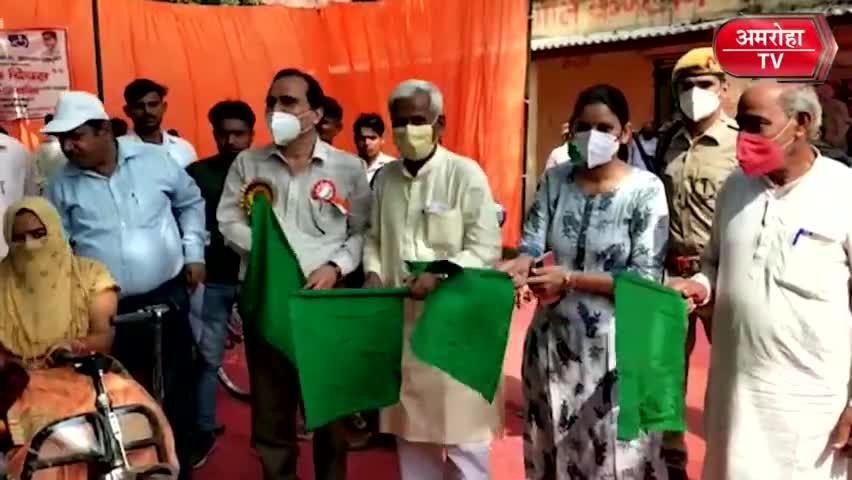 #विकास_भवन_परिसर में #खिलाड़ियों को बांटी गई #खेल_किट, 25 #विकलांगों को #ट्राई_साइकिल बांटी गई
.
.
.