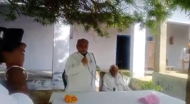 श्री दीप सिंह इंटर कॉलेज, रजावली, फिरोजाबाद में ध्वजारोहण के पश्चात सम्बोधित करते हुए!
#स्वतंत्रता_दिवस
#जय_हिन्द