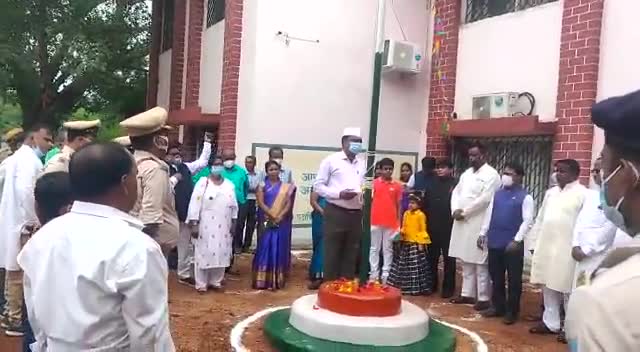 After the flag hoisting, Mandu BDO told about the success of many ongoing schemes. #indipendenceday