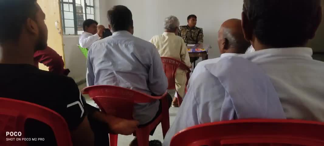 शांति समिति में शामिल लोग #नौडीहा  थाना के स्वागत कक्ष में #हैदर