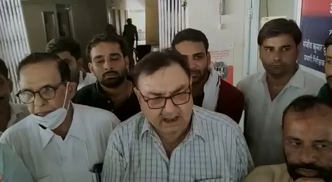 स्वतंत्रता दिवस पर द्वारा राष्ट्रीय ध्वज तिरंगे का अपमान करने पर रालोद,मथुरा द्वारा भाजपा नेताओं पर कराया गया देशद्रोह का मुक़दमा दर्ज। #independenceday2021 #RLD #BJP