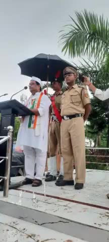 75वें स्वतंत्रता-दिवस पर टी. पी. काॅलेज, मधेपुरा के प्रधानाचार्य प्रो. डाॅ. के. पी. यादव द्वारा ध्वजारोह।
#bnmusamvad