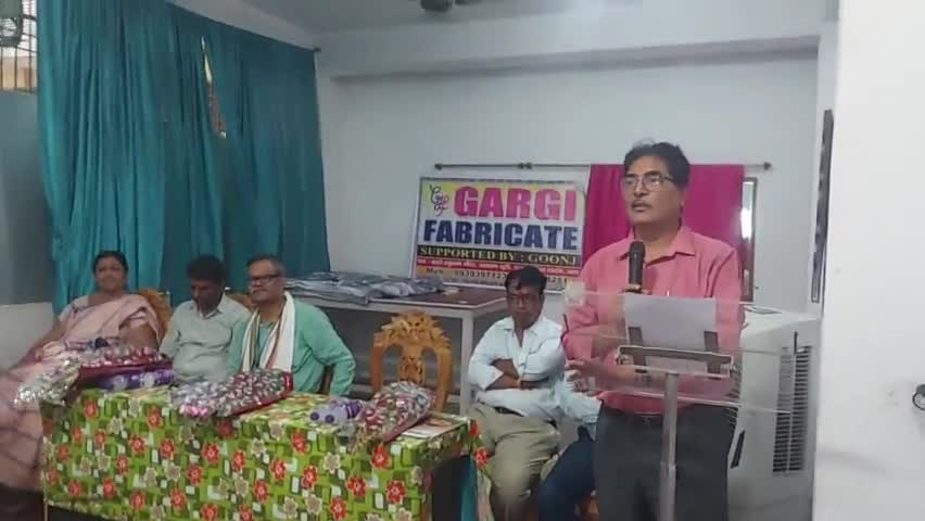 केवीके, भोजपुर के हेड डॉ द्विवेदी युवा #उद्यमियों को  कार्यक्रमों की रूपरेखा और स्पष्टता के साथ कार्य की जानकारिया दिए।