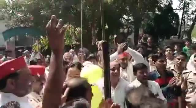 यह मुरादाबाद के सांसद हैं एसटी हसन इनका राष्ट्रगान जरा सुनिए तो सही
#bjp
#dileepkushwaha
#biharkasach
#pmmodi
