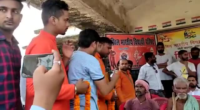 स्वाधीनता के 75 में वर्षगांठ के अवसर पर किसान भाइयों को सम्मानित करने का सौभाग्य प्राप्त हुआ ।। #ABVP

#EkGaonEkTiranga