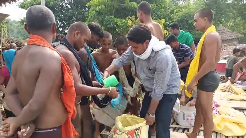 राघोपुर: #राघोपुर
माननीय नेता प्रतिपक्ष पर राघोपुर प्रखंड में राहत सामग्री वितरण