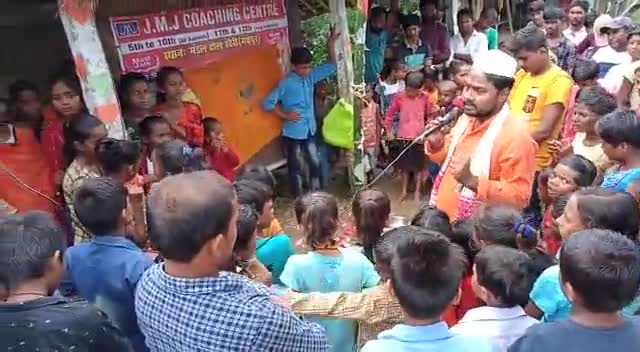 खैरी में झंडोत्तोलन के उपरांत संबोधन का क्षणिक अंश बच्चों के बीच। 
#RishiKarn #EkGaonEkTiranga #abvpvoice #AbvpMadhepur