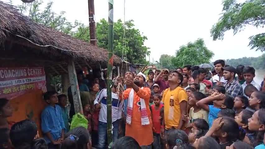 #एक_गाँव_एक_तिरंगा अभियान के तहत मधेपुर के कई गाँवों में झंडोत्तोलन हुआ। खैरी गाँव से प्रदेश कार्यकारिणी सदस्य ऋषि कर्ण