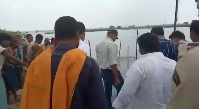 गोपालपुर विधानसभा के राजद नेता #शैलेश_कुमार के अथक प्रयास से नवगछिया पूर्णिया मार्ग NH 31 को टूटने से बचाया गया।