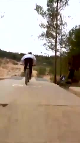 amazing bicycle 🚲 stunts #nicbicycle
#publicofficial #stunts#news_भारत #news_update #indorenews