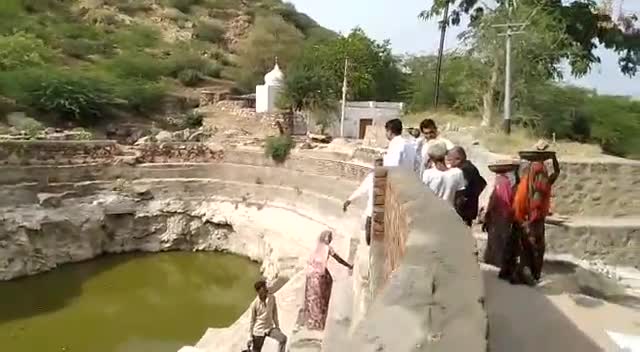 विधानसभा क्षैत्र के गांवों में बावड़ियों के संरक्षण, पेयजल हेतु उपयोग में लेने एवं सौंदर्यकरण करवाने की बात कही। 
#ahore