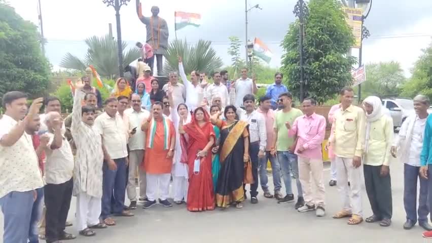 संचार क्रांति के जनक व देश के सबसे युवा पूर्व प्रधानमंत्री श्री राजीव गांधी को उनको जंयती पर शत शत नमन
#राजीव_गांधी