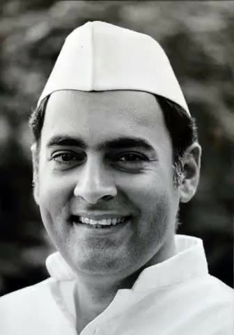 Remembering Shri Rajiv Gandhi, a man of vision and values on his birth anniversary.
#rajivghadhi #congressleader