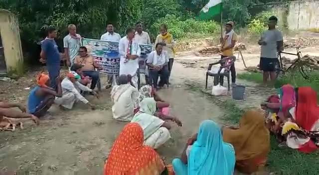 अमेठी:प्रदेश मेंचलरहे कांग्रेस के#जय_भारत_महासंपर्क_अभियान में भादर ब्लॉक के सवनगी में राजीव गांधी जयंती पर मेरा उद्बोधन