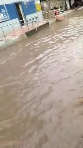 नजफगढ़: #apna#BDOffice#me bareesh huyi#sadke#jaam#road.par bhari traffic..