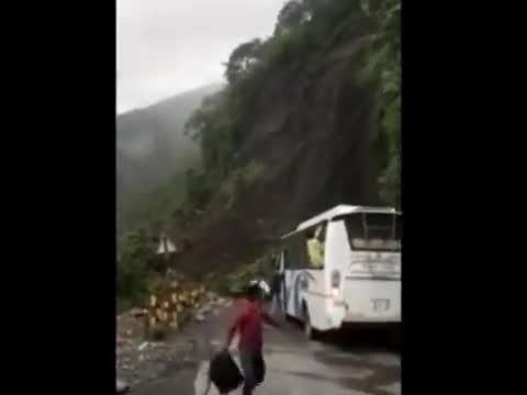 नैनीताल में हुआ भूस्खलन बड़ा हादसा होने से टला#followmenow
