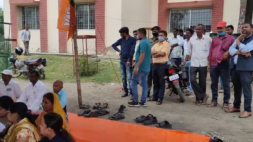झुमरीतिलैया के ब्लॉक मैदान पर झारखंड सरकार के नाकामयाबी के विरुद्ध एक दिवसीय मानव श्रृंखला सह धरना प्रदर्शन
#bjym4india