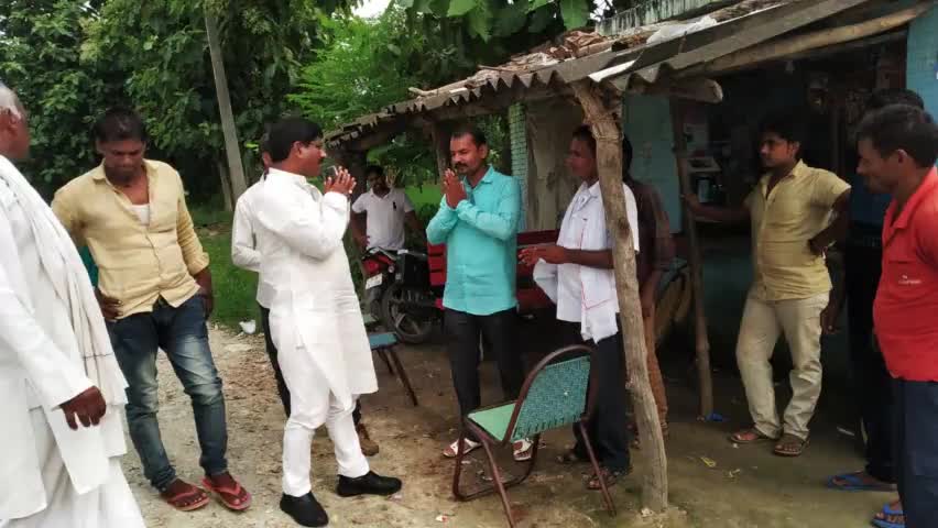 विधानसभा पनियरा के विभिन्न गांवो में जाकर जनसम्पर्क कर और लोगों को समाजवादी पार्टी के योजनाओं से जागरूक कराते #अमीर खान